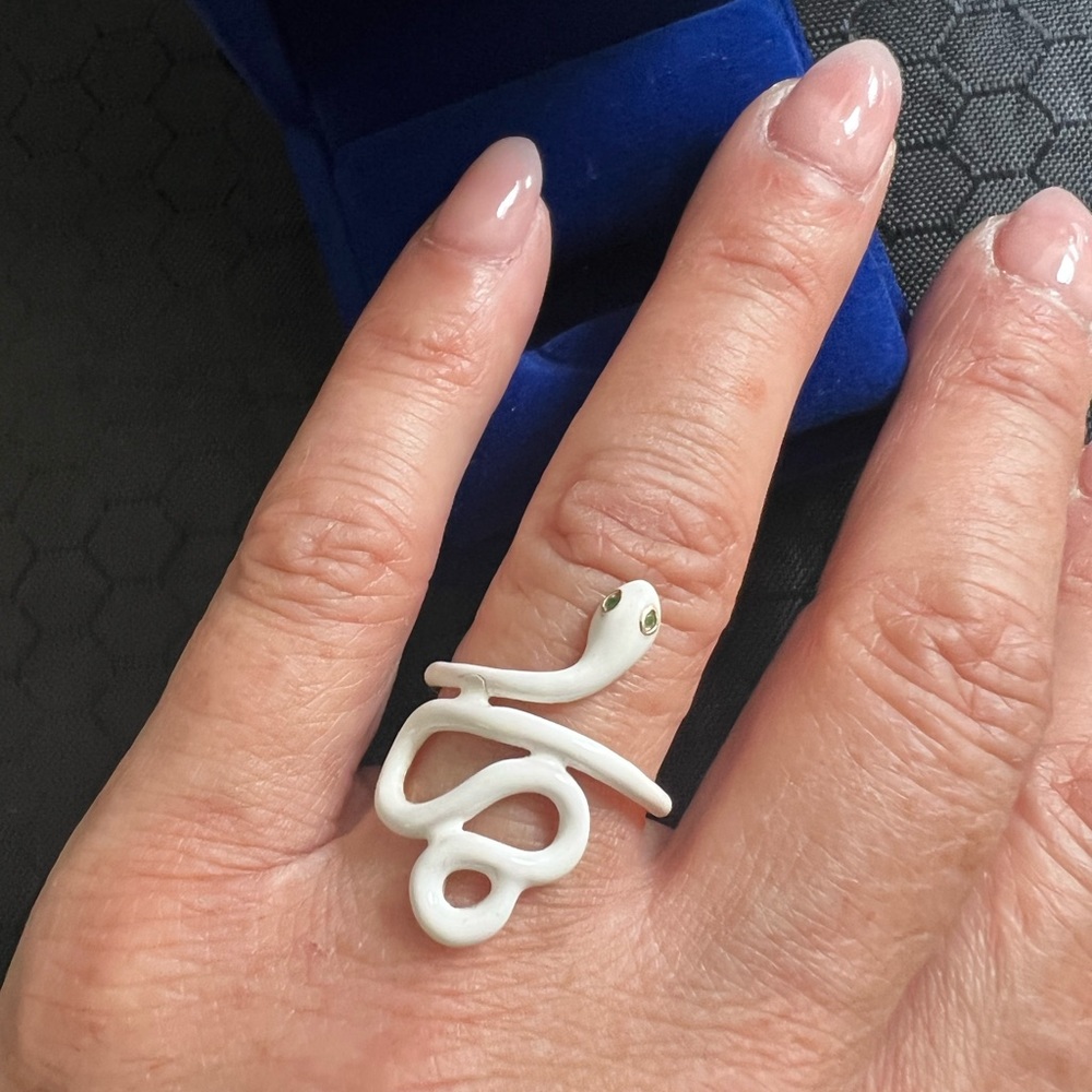 Beautiful and fun snake ring